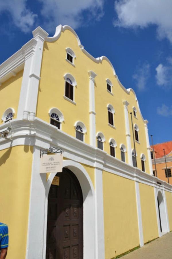 City Views Spacious Mezzanine Apartments Willemstad Exterior photo