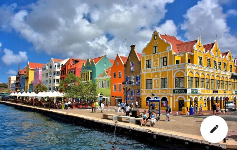 City Views Spacious Mezzanine Apartments Willemstad Exterior photo
